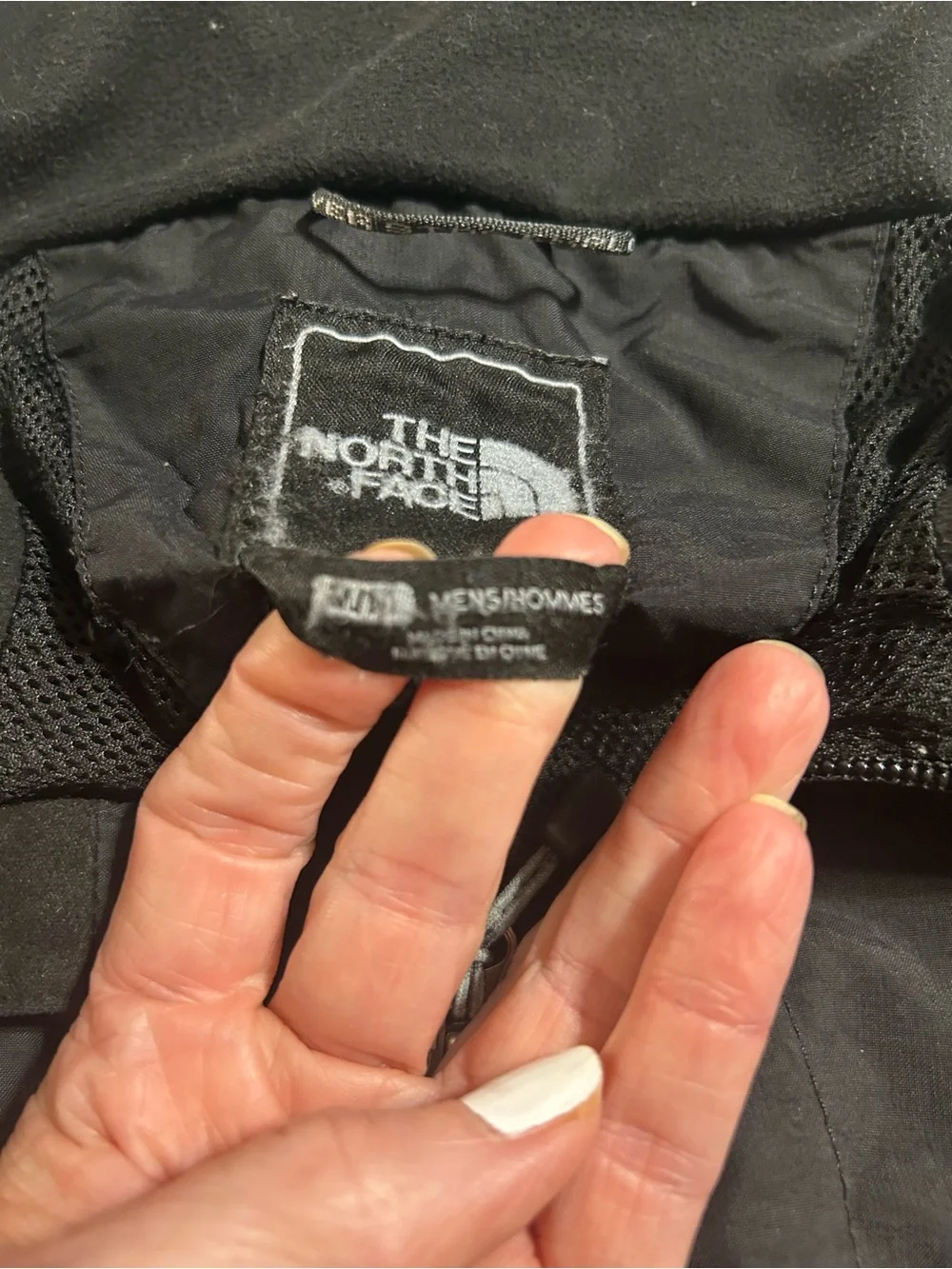 The North Face Men’s Medium HyVent Black Hooded Rain Jacket Windbreaker